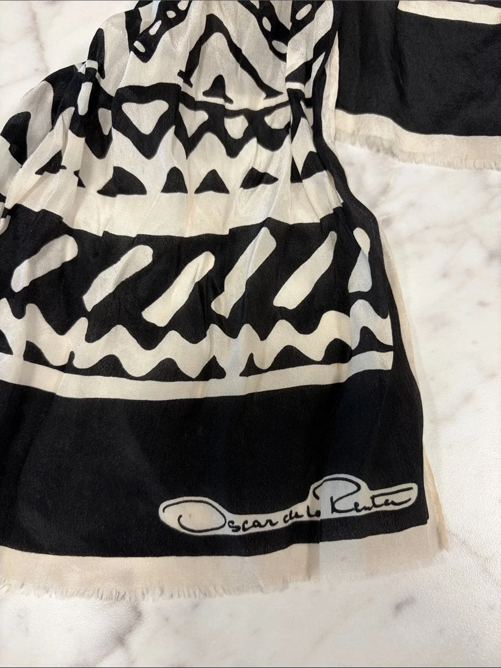 Oscar de la Renta Black & Cream Graphic Print Scarf